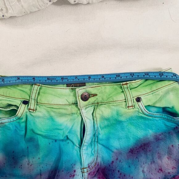 - CASLON TIE DYE STRETCH DENIM CUTOFFS SHORTS 6P - Picture 3 of 9